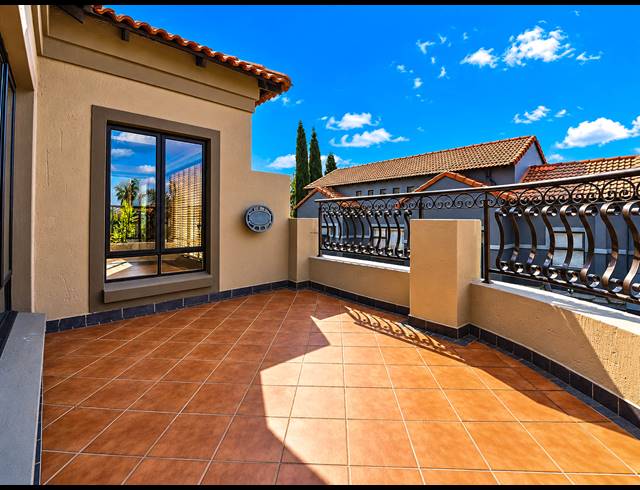 5 BEDROOM FREEHOLD FOR SALE IN MIDSTREAM ESTATE